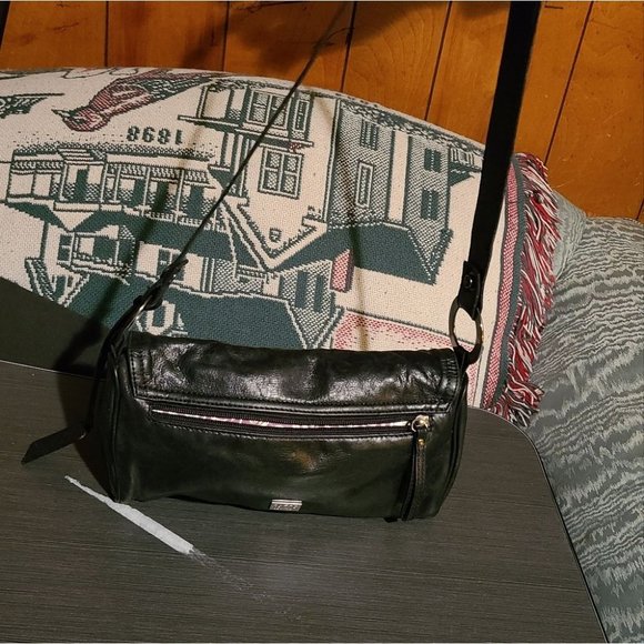 Guess - Picture 2 of 3